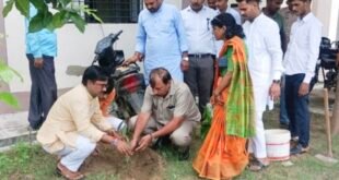 सहसवान के राजकीय महाविद्यालय में हुआ युवा संवाद, ‘एक पौधा मां के नाम’ के तहत हुआ पौधारोपण।