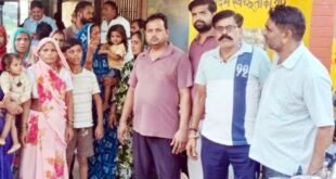 बिल्सी: माता राय सती मंदिर के पास अधूरी सड़क को ऊंचा कराने की मांग, नागरिकों ने ईओ को सौंपा शिकायती पत्र।