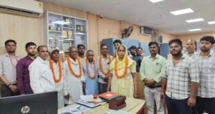बिसौली: पंजाब नेशनल बैंक में हिंदी दिवस समारोह, ग्राहकों का हुआ सम्मान।