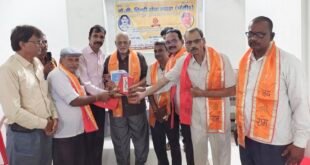 बिसौली: के.बी. हिंदी सेवा न्यास द्वारा काव्य गोष्ठी, शिक्षक पिता की पुण्यतिथि पर सेवानिवृत्त गुरुजन सम्मानित।