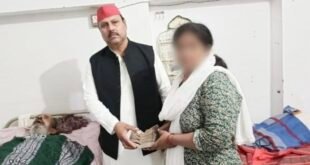 लखीमपुर खीरी: वक्त की मार से बिस्तर पर पहुंचे पत्रकार, सपा प्रदेश सचिव रेहान खान ने घर पहुंचकर की आर्थिक मदद।