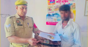 कासगंज: जीआरपी की तत्परता से श्रद्धालु का छूटा बैग सकुशल बरामद, मंगलसूत्र और सामान पाकर जताया आभार।