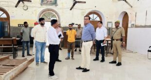 शाहजहांपुर: राजकीय इंटर कॉलेज के जीर्णोद्धार कार्य का डीएम ने लिया जायजा, समय से कार्य पूर्ण करने के निर्देश।