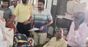 अतिरिक्त प्रभार के कार्यों का बहिष्कार: सहसवान में लेखपालों ने एसडीएम को सौंपा ज्ञापन।
