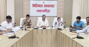 शाहजहांपुर: अवैध शराब पर लापरवाही भारी, जिलाधिकारी ने आबकारी इंस्पेक्टर के निलंबन के दिए निर्देश।