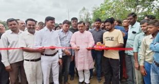 कासगंज: जमालपुर गांव को मिली जर्जर रास्ते से मुक्ति, विधायक हरिओम वर्मा ने किया आरसीसी सड़क का उद्घाटन।