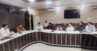 बदायूँ: शिक्षक निर्वाचन को लेकर राजनीतिक दलों के साथ बैठक, 10 मतदेय स्थलों के प्रस्ताव पर चर्चा।