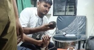 गंजडुंडवारा: सड़क के गड्ढे ने छीनी खुशियां: अनियंत्रित होकर गड्ढे में गिरी बाइक, तीन लोग गंभीर रूप से घायल।