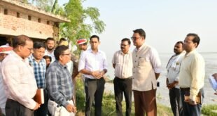 बदायूं: बाढ़ प्रभावित गांव में नहीं पहुंची पशु चिकित्सा टीम, डीएम नाराज।