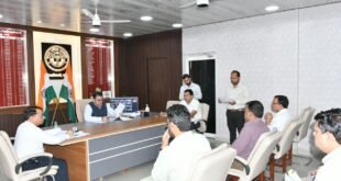 आईजीआरएस शिकायतों के निस्तारण में लापरवाही पर डीएम सख्त, अगले सप्ताह तक 90% संतुष्टि का लक्ष्य।
