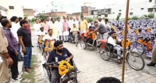 बदायूं में 356 दिव्यांगजनों को मिले सहायक उपकरण, 14 को बैटरी चालित ट्राईसाइकिल वितरित।