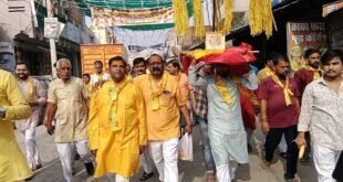 पीली चिट्ठी देकर राम बरात का न्योता, सोमवार को निकलेगी भव्य शोभायात्रा।