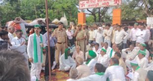 गन्ना भुगतान पर किसानों का तहसील में हल्लाबोल, सीएम से मुलाकात के आश्वासन पर स्थगित किया धरना।