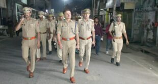 नवरात्रि पर सुरक्षा व्यवस्था परखने सड़क पर उतरे एसपी, सहावर में किया पैदल गश्त।