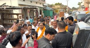 मुगलसराय में हसीब खान ने भाजपा सरकार पर साधा निशाना, 2027 चुनाव के लिए कांग्रेस को मजबूत करने पर जोर।