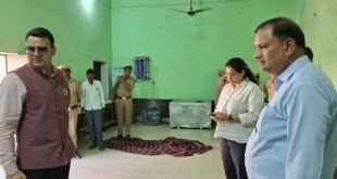 डीएम और एसएसपी ने मतदेय स्थल म्याऊँ का किया निरीक्षण।