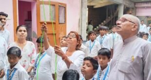 आदर्श जूनियर हाईस्कूल में गांधी-शास्त्री जयंती पर विद्यार्थियों ने दीं प्रेरक प्रस्तुतियां।