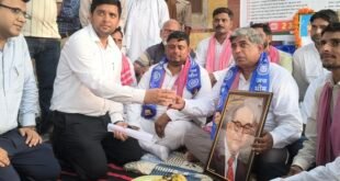 प्रशासन के आश्वासन पर अब्दुल हफीज गांधी ने समाप्त की भूख हड़ताल।
