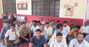 आठ सूत्रीय मांगों को लेकर लेखपाल संघ ने शुरू किया आंदोलन।