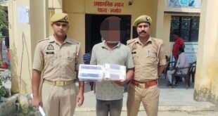 भमोरा-आंवला रोड पर चेकिंग के दौरान पुलिस ने पकड़ा, मोबाइल और पर्स भी बरामद।