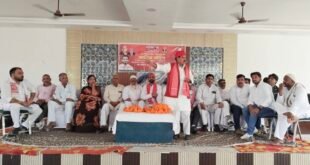सपा की बैठक में ज्वाइनिंग की चर्चाओं पर भड़का आक्रोश, कार्यकर्ताओं ने नेतृत्व से रखी मांग।