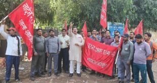 रेलवे में आउटसोर्सिंग के खिलाफ एनआरएमयू ने किया जोरदार प्रदर्शन।