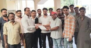 अखिलेश यादव की हिरासत के विरोध में सपा का प्रदर्शन, राष्ट्रपति के नाम सौंपा ज्ञापन।