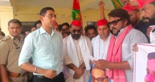 सहसवान में सपा का प्रदर्शन, ‘वोट चोरी’ के आरोपों को लेकर सौंपा ज्ञापन।