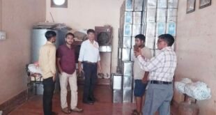 कासगंज में देसी घी कारोबारियों के प्रतिष्ठानों पर खाद्य सुरक्षा विभाग की छापेमारी।