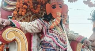 सहसवान में रामलीला से पहले निकली भगवान श्री गणेश की भव्य शोभायात्रा।