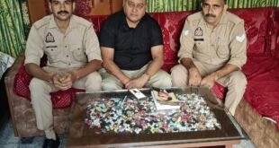 दिल्ली में प्रदर्शन का असर बहेड़ी तक, आजाद समाज पार्टी के नवल किशोर मौर्या को घर पर रोके जाने का दावा।