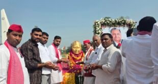 मुलायम सिंह यादव की पुण्यतिथि पर सतीश प्रेमी ने सैफई पहुंचकर दी श्रद्धांजलि।