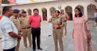 नवरात्रि की तैयारियों को लेकर डीएम और एसपी ने प्रमुख मंदिरों का किया निरीक्षण।