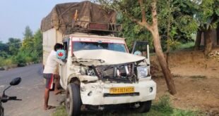बदायूं-मेरठ हाईवे पर बड़ा हादसा टला, केले से भरी डीसीएम पलटी, चार वाहन आपस में भिड़े।