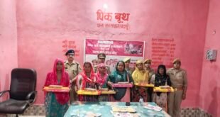 सहसवान पुलिस ने जरूरतमंद महिलाओं को बांटी साड़ी और मिठाई।