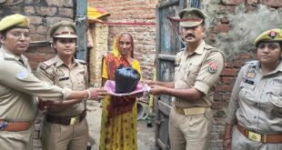 सहसवान पुलिस ने त्योहार के मद्देनजर की पहल, प्रभारी निरीक्षक नरेश कुमार सिंह और मिशन शक्ति टीम रही मौजूद।