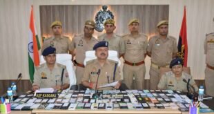 कासगंज पुलिस ने बरामद किए 120 गुमशुदा मोबाइल, कीमत करीब 32 लाख रुपये।