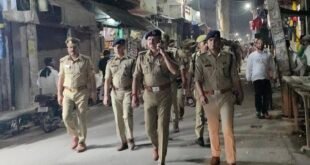 दशहरा पर्व को लेकर पुलिस अधीक्षक ने किया पैदल गश्त।