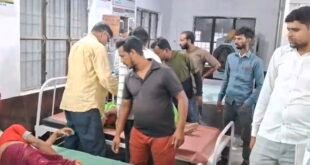 खड़ी रोडवेज बस में घुसा टेंपो, आधा दर्जन लोग घायल।