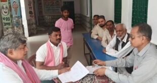 मतदाता अभियान में पहुंचे सपा के राष्ट्रीय प्रवक्ता अब्दुल हफीज गांधी, नए वोटरों को जोड़ने पर दिया जोर।