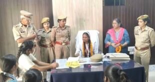 मिशन शक्ति के तहत छात्रा शशि शाक्य बनीं एक दिन की थानाध्यक्ष।