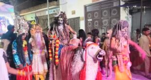 गंजडुंडवारा में भव्य राजगद्दी शोभायात्रा, आकर्षक झांकियों ने बांधा समां।