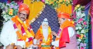 उझानी में वाल्मीकि जयंती पर निकली आकर्षक शोभायात्रा, जगह-जगह हुआ स्वागत।