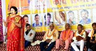उझानी में कवि सम्मेलन में बही कविता की रसधार, हास्य-व्यंग्य पर गूंजती रहीं तालियां।