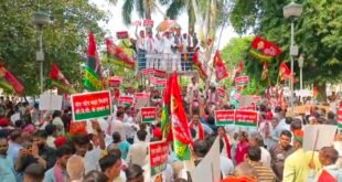 मुख्य चुनाव आयुक्त को हटाने की मांग, सपा ने निकाला पैदल मार्च।