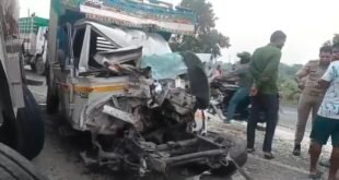 फर्रुखाबाद में भीषण सड़क हादसा, मां-बेटी की मौत; पांच लोग घायल।